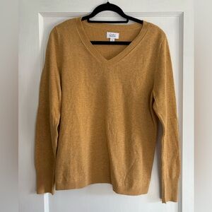 Croft & Barrow Women's Yellow V-Neck Sweater Size Medium